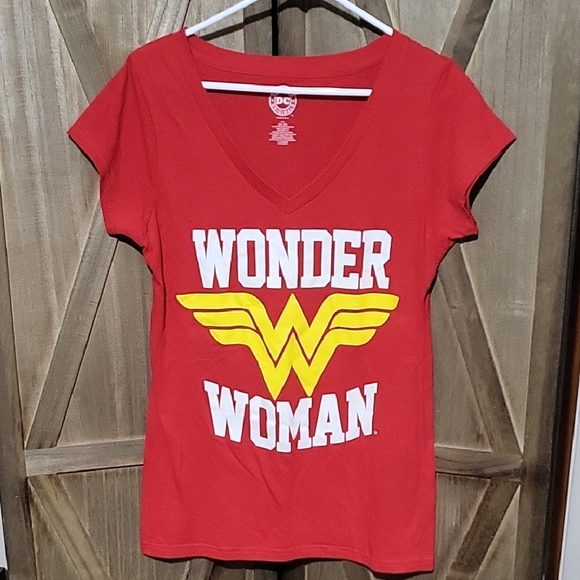 DC Comics Original Wonder Woman V Neck Shirt Size 2x (19) - Picture 1 of 4